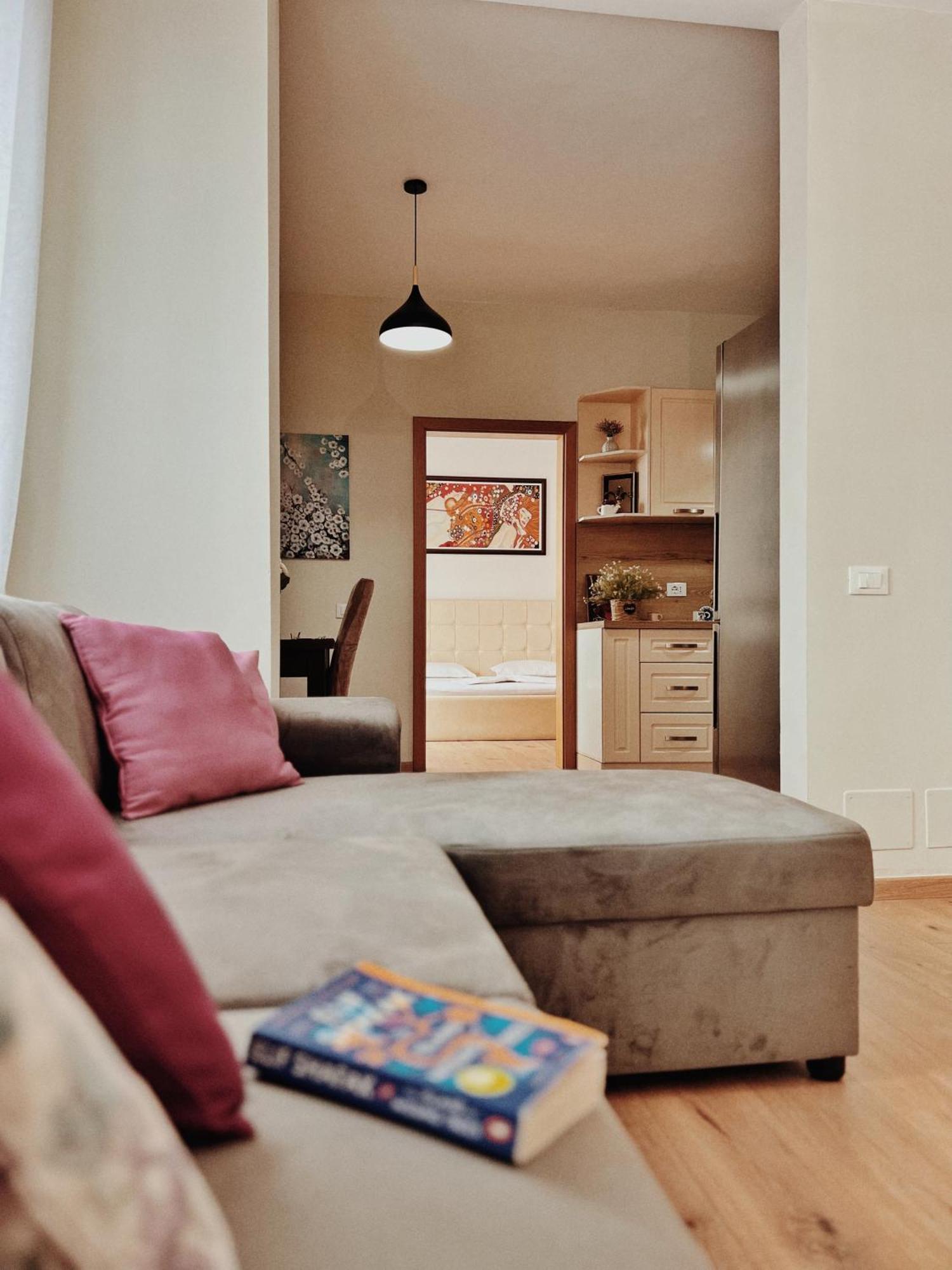 Cozy Rooftop Apartment - Your Home, Away From Home! Тирана Экстерьер фото
