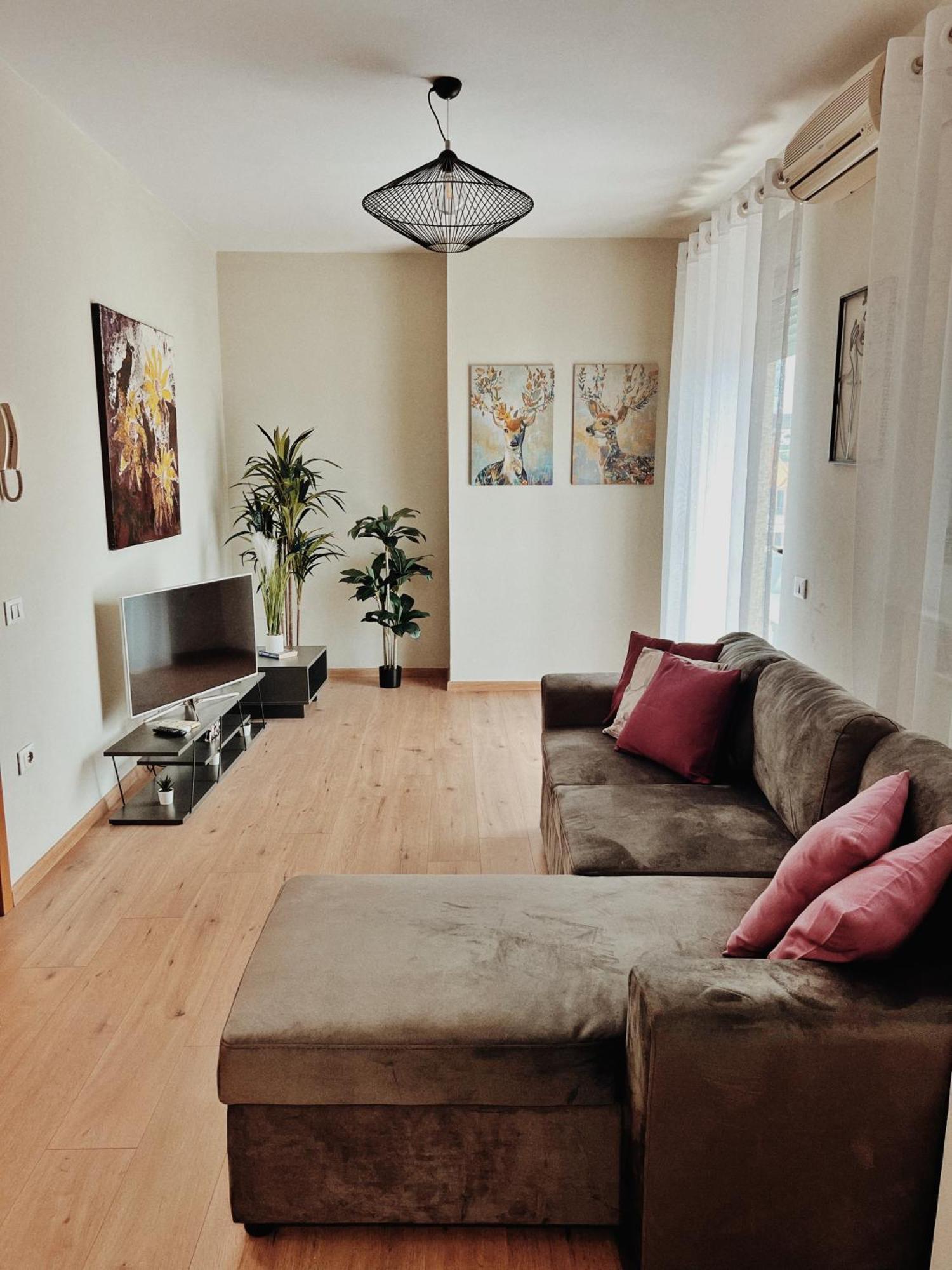 Cozy Rooftop Apartment - Your Home, Away From Home! Тирана Экстерьер фото