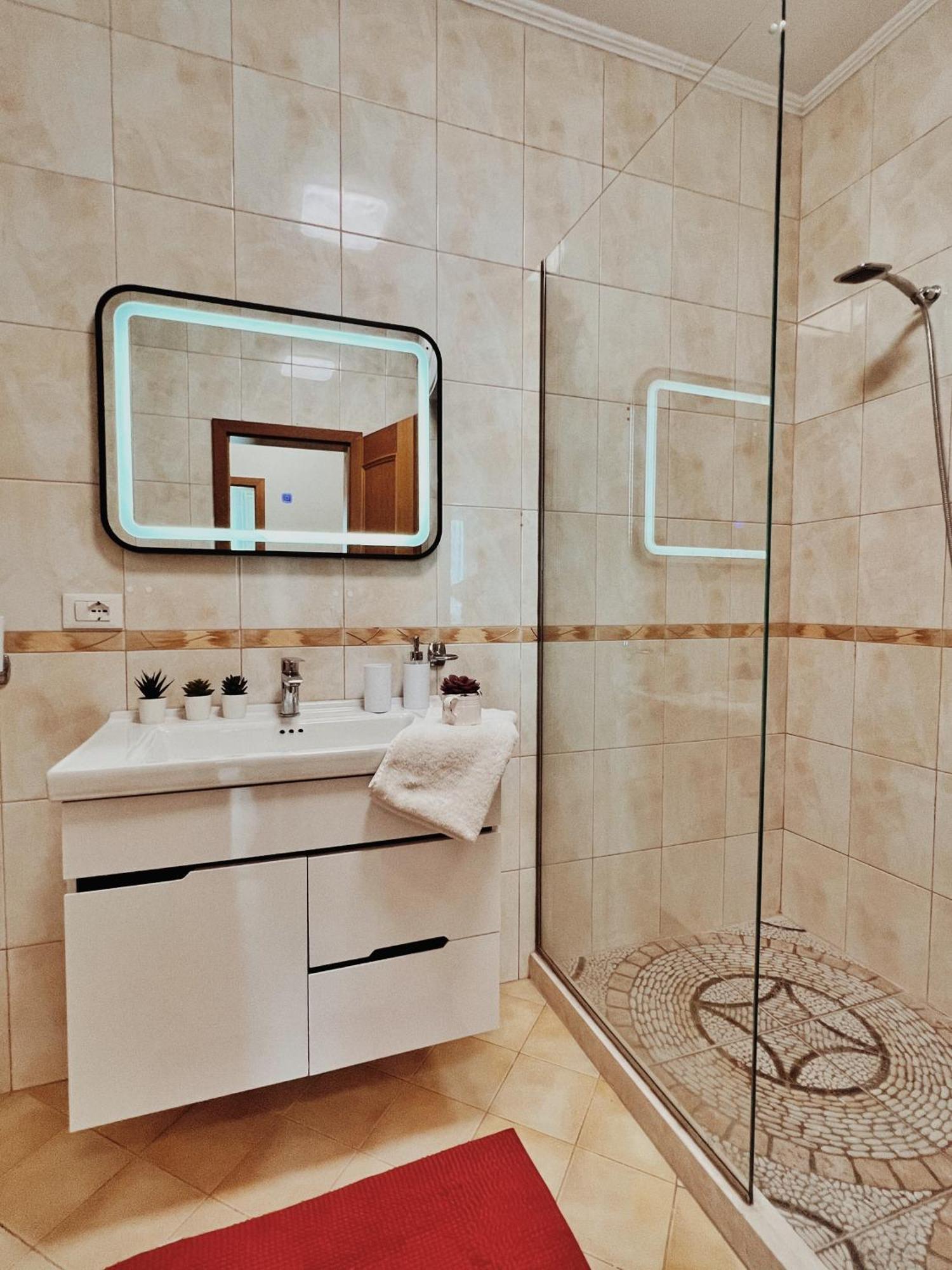 Cozy Rooftop Apartment - Your Home, Away From Home! Тирана Экстерьер фото